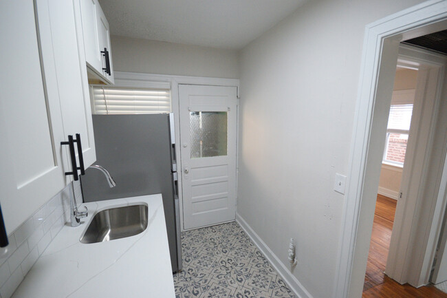 Building Photo - 720 W 38th St