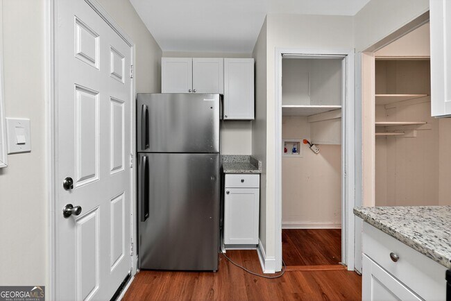 Building Photo - 2510 Peachwood Cir NE