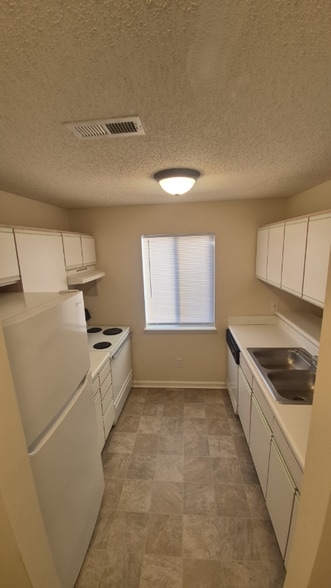 Building Photo - 320 Brownlea Dr