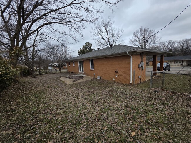 Building Photo - 3701 Bahama Dr