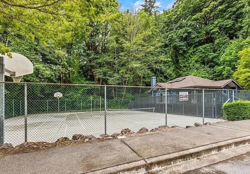 Basketball Court/Common Area - 15805 Waynita Way NE