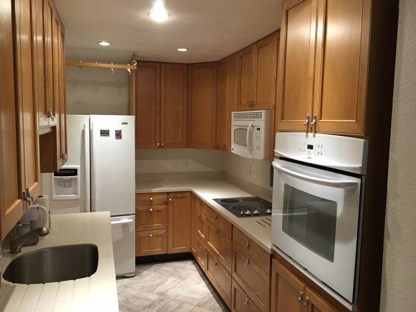 Building Photo - 2411 CARLMONT DR