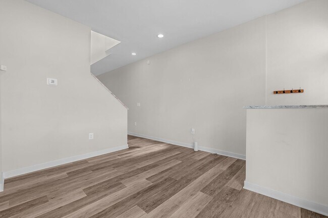 Building Photo - 517 E 27th St