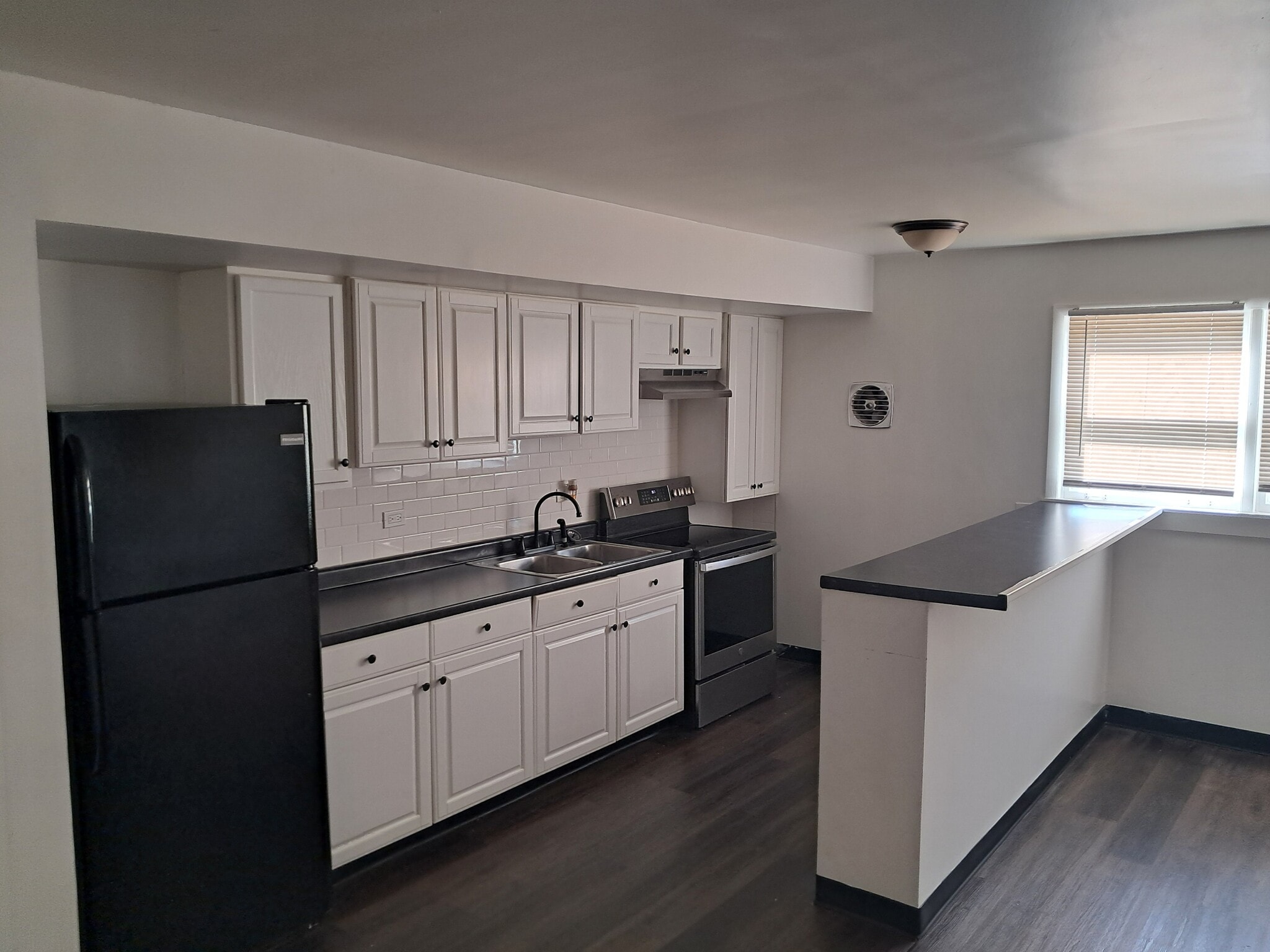 Kitchen - 1727 Lincoln St