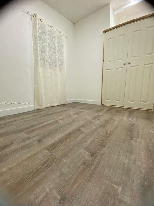 Building Photo - 413 NE 8th St