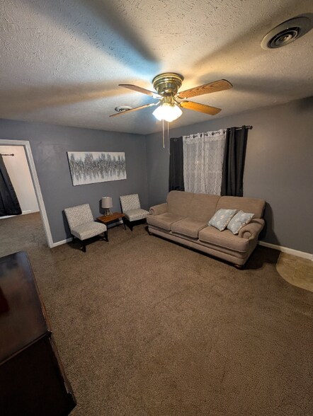 Building Photo - 860 Navaho Ave