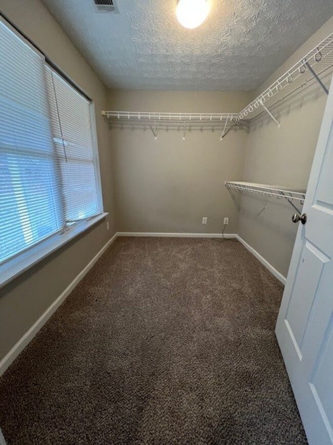 Building Photo - 3 Bedroom, 2 Bath Home