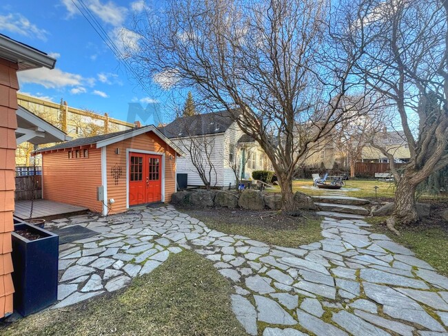 Building Photo - Spacious Windmill Studio Unit