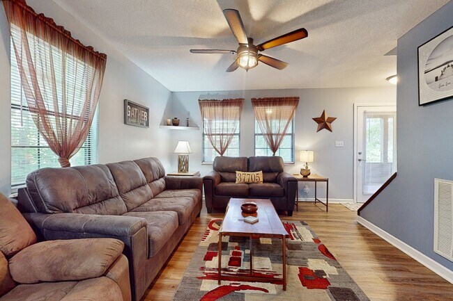 Building Photo - 247 Lakeview Ln