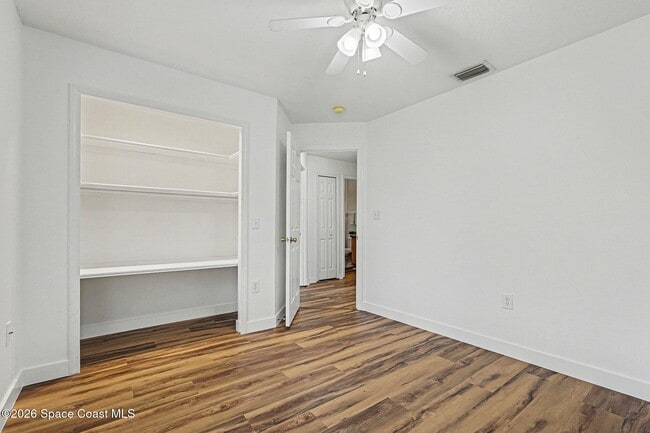 Building Photo - 998 Haas Ave NE