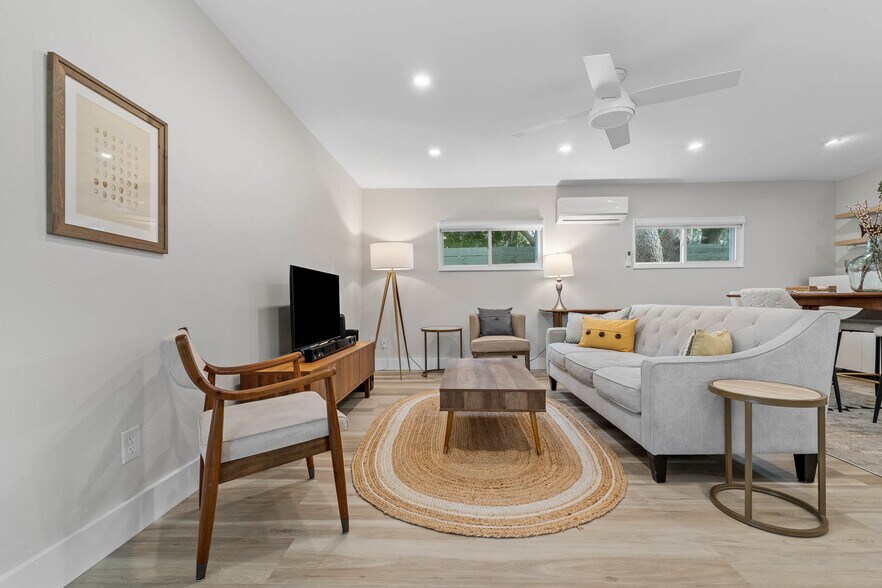 Building Photo - 228 E Harding St