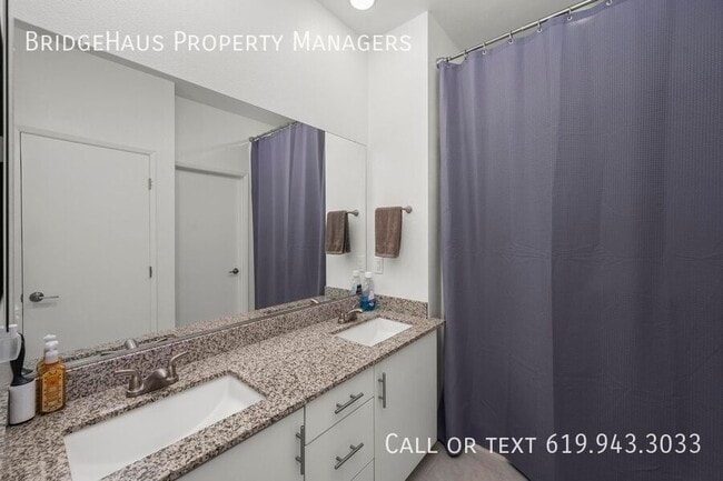 Building Photo - 5480 Seacliff Pl