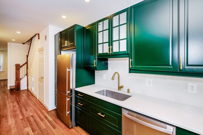 Building Photo - 314 14th Pl NE