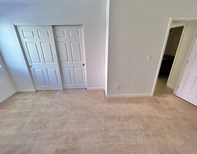 Building Photo - ADORABLE 2 BEDROOM 2 BATHROOM 1ST FLOOR CONDO