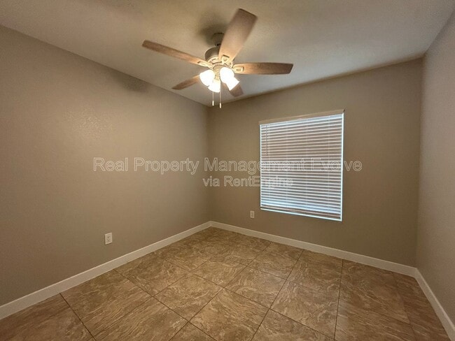 Building Photo - 3416 S Westfall Ave