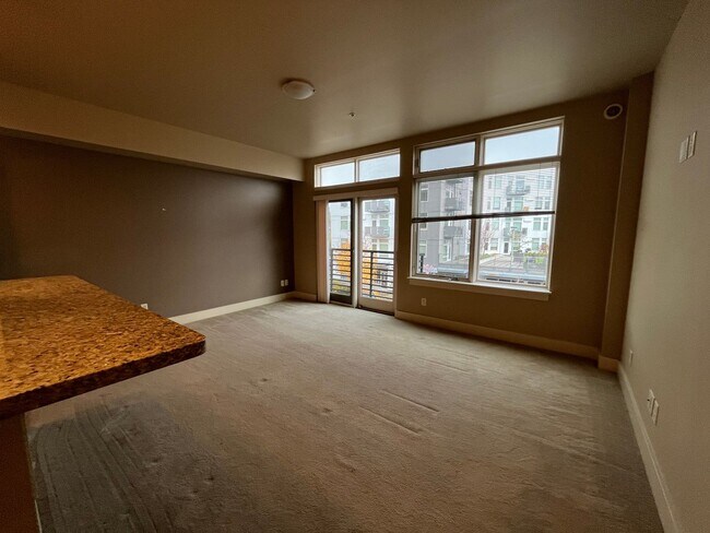 Building Photo - Beautiful 1 bedroom home at The Drake in B...