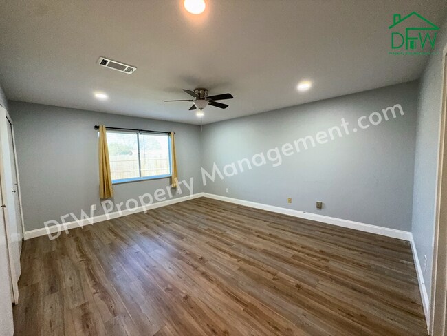 Building Photo - 8917 Vernon Dr