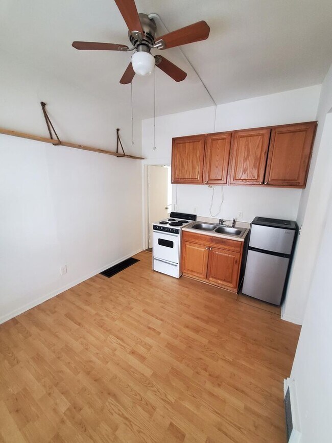 Building Photo - 96 Rutgers St