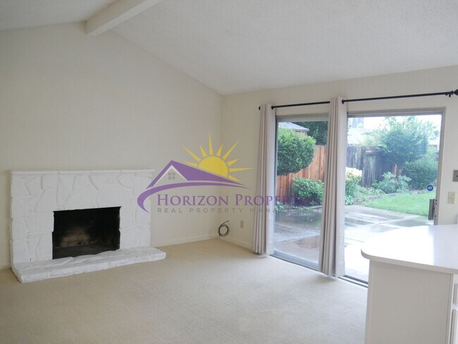 Building Photo - Spacious 4 Bed 2 Bath 1,575 sqft Lincoln V...