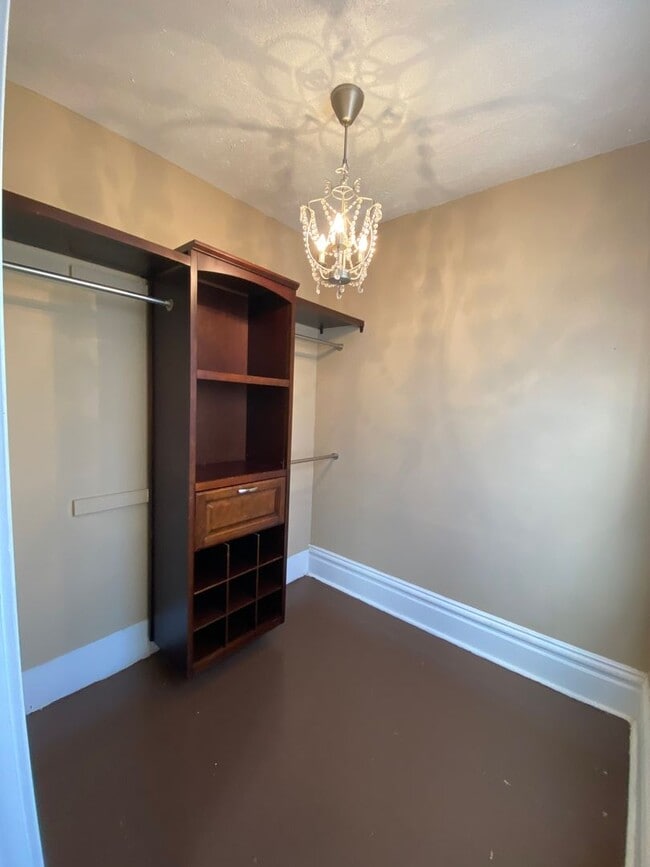 Building Photo - Now showing, Updated 3BR 2 Full Bath house...