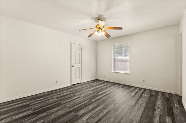 Building Photo - 1405 Chips Dr