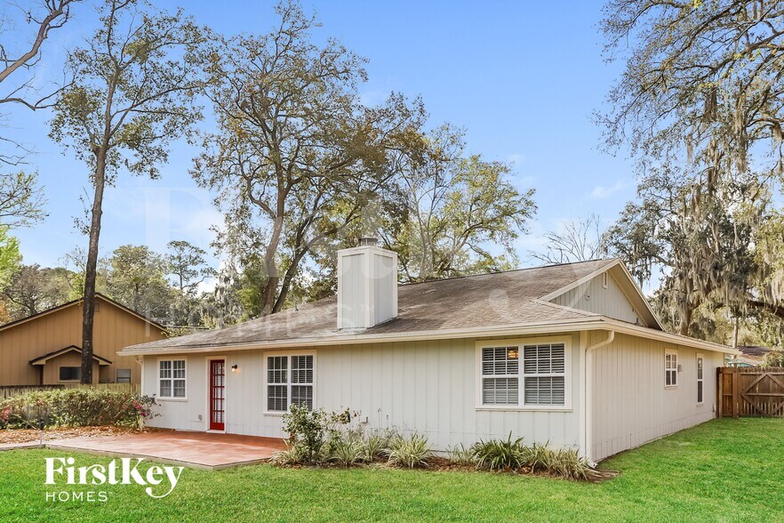 Building Photo - 6181 Island Forest Dr