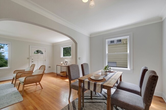 Building Photo - Charming 3BR Townhome in Seattle
