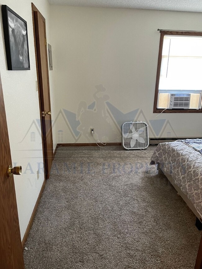 Building Photo - 1 Bed, 1 Bath Apartment