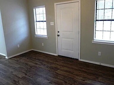 Building Photo - Cute 2/1.5 with All Appliances!
