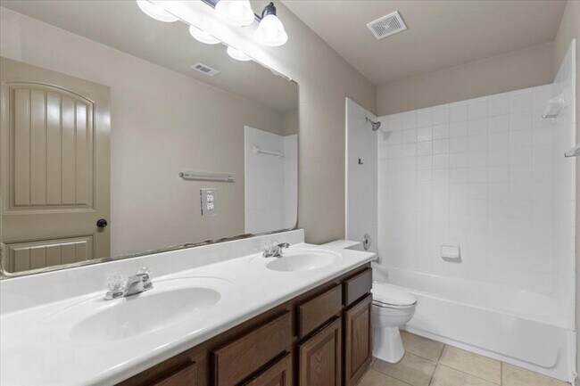 Building Photo - 1509 Greenside Dr