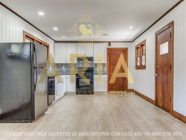 Building Photo - *AVAILABLE FOR IMMEDIATE MOVE IN!* UPDATED...