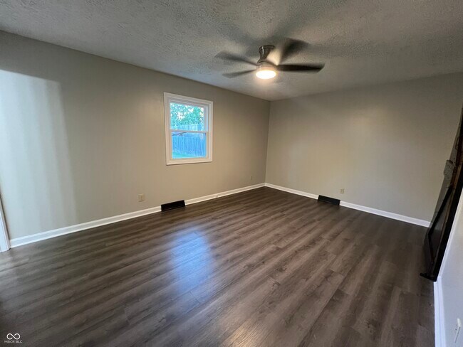 Building Photo - 4343 W Fairview Rd