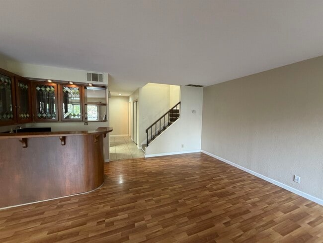 Building Photo - 5143 Oakdale Ct