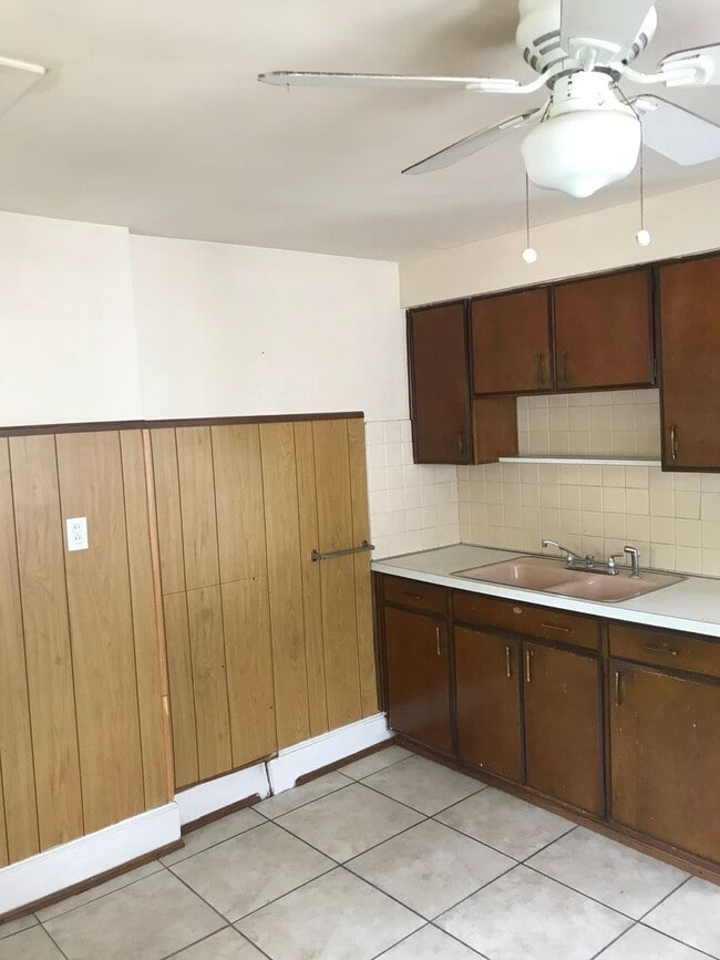 Building Photo - 4026 Clybourne Ave