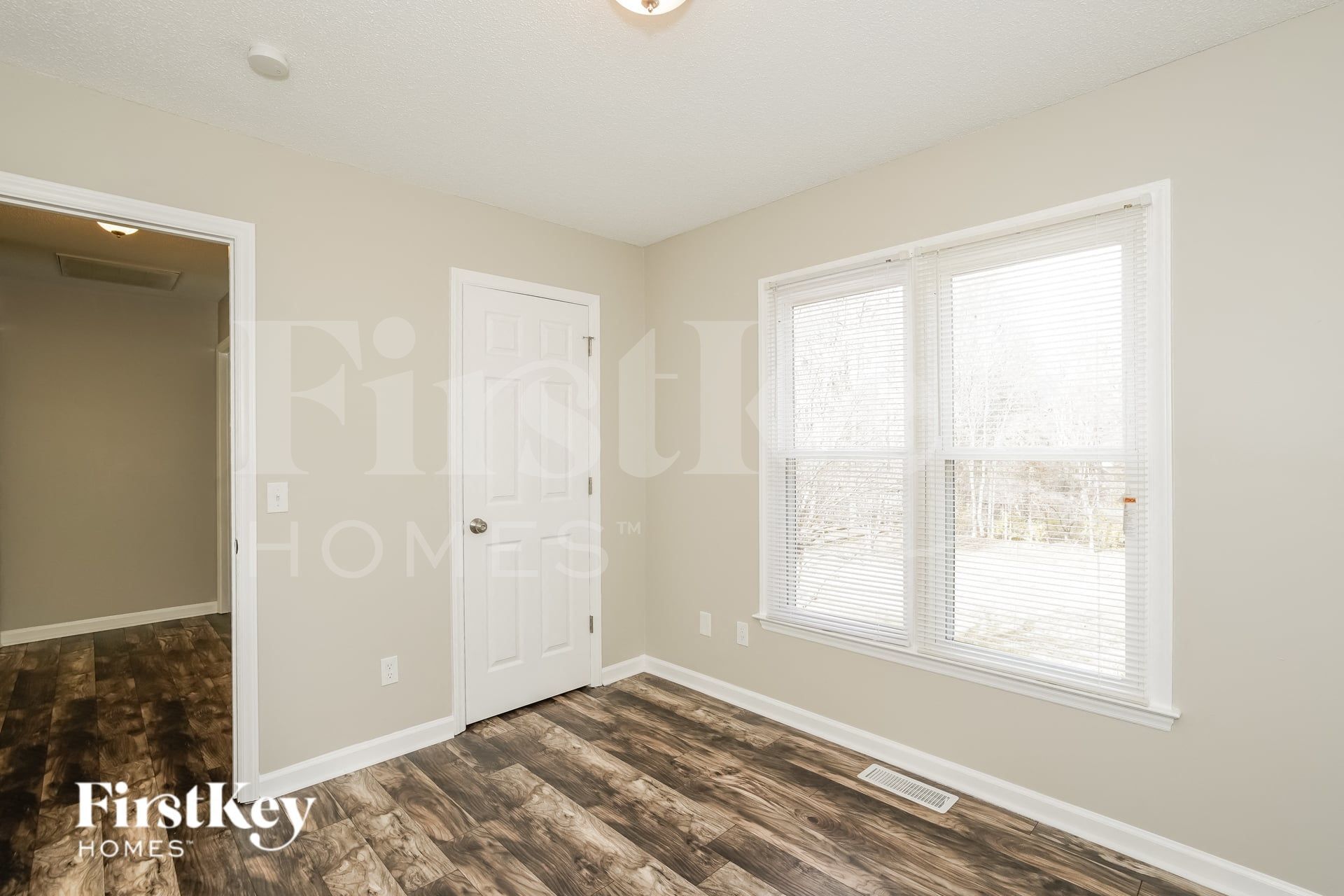 Building Photo - 6350 River Crest Dr