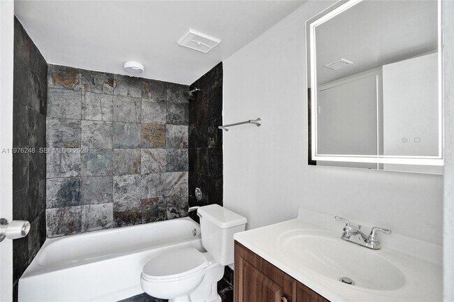 Building Photo - 7601 E Treasure Dr