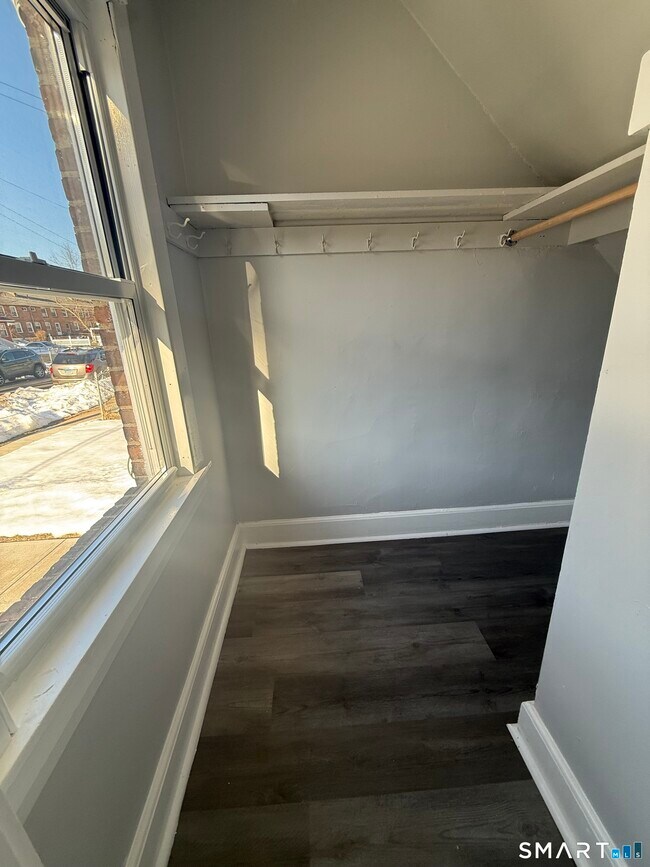 Building Photo - 36-40-40 Carver St