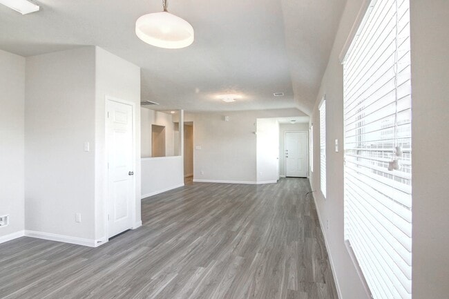 Building Photo - 5409 Rio Ramos St