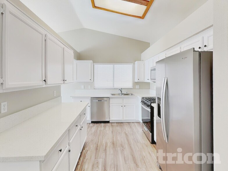 Building Photo - 5044 N Vista Del Rancho Way