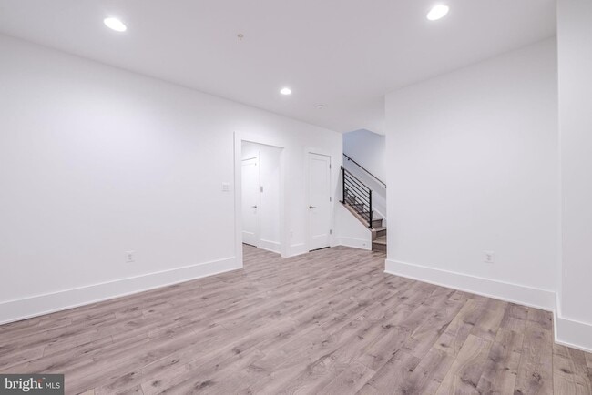 Building Photo - 11382 Emerald Park Rd