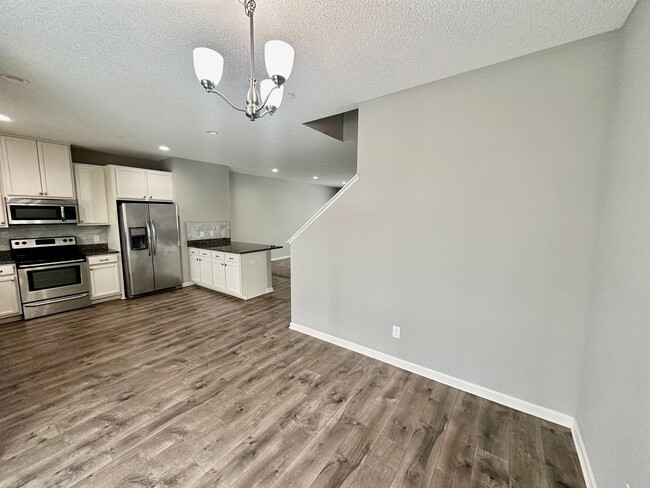 Building Photo - Gorgeous Newer-Built Townhome in Maple Grove!