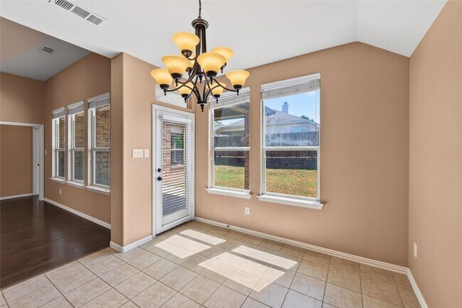 Building Photo - 417 Hackberry Dr