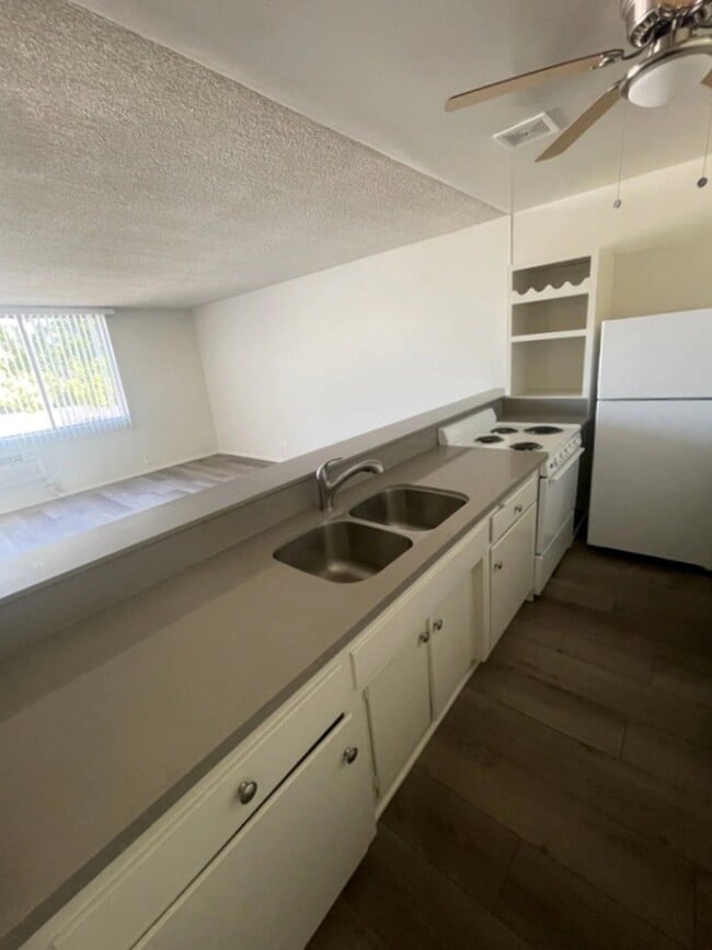 Interior Photo - 11139 Acama Street,