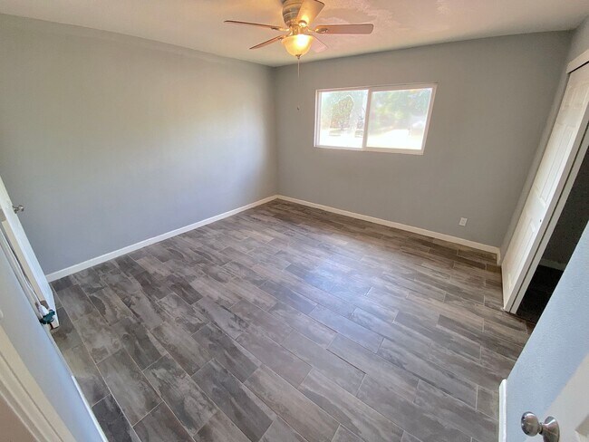 Building Photo - West El Paso 4 bed refrig A/C Home!