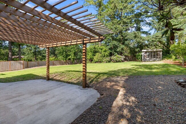 Building Photo - Beautiful Happy Valley Home; Large Lot; In...