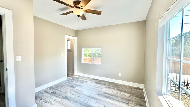 Building Photo - Lovely Single-Story Country Home on Wide Open Space with Detached Garage Space!