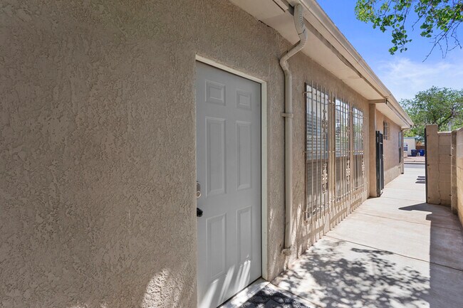 Building Photo - 2635 Monroe St NE