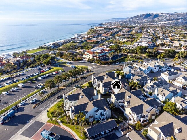 Building Photo - Remodeled 2 Bed, 2 Bath Condo with Ocean V...