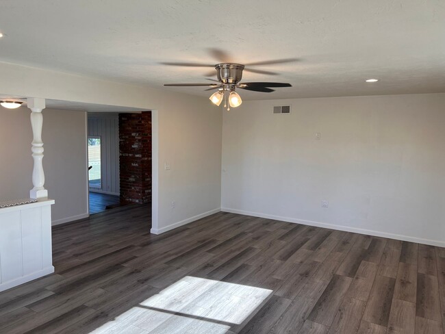 Building Photo - AVAILABLE NOW: Freshly remodeled 4 bedroom...