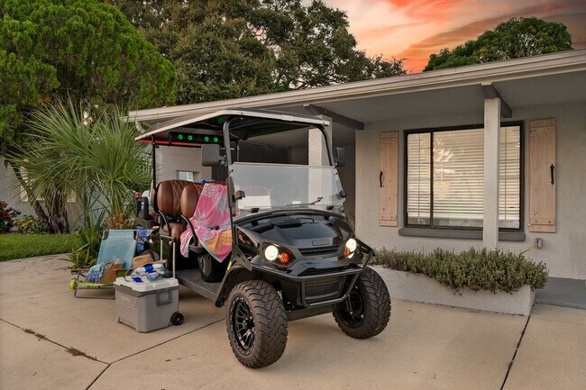 Building Photo - 6660 Date Palm Ave S